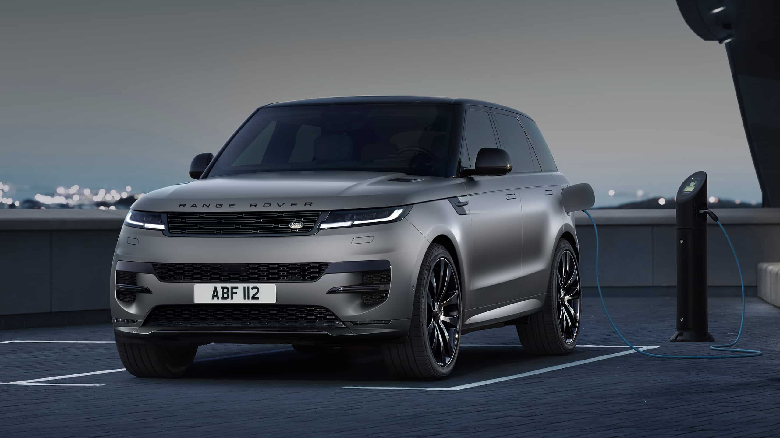 Range Rover Sport EIGER_GREY_SATIN on charging station