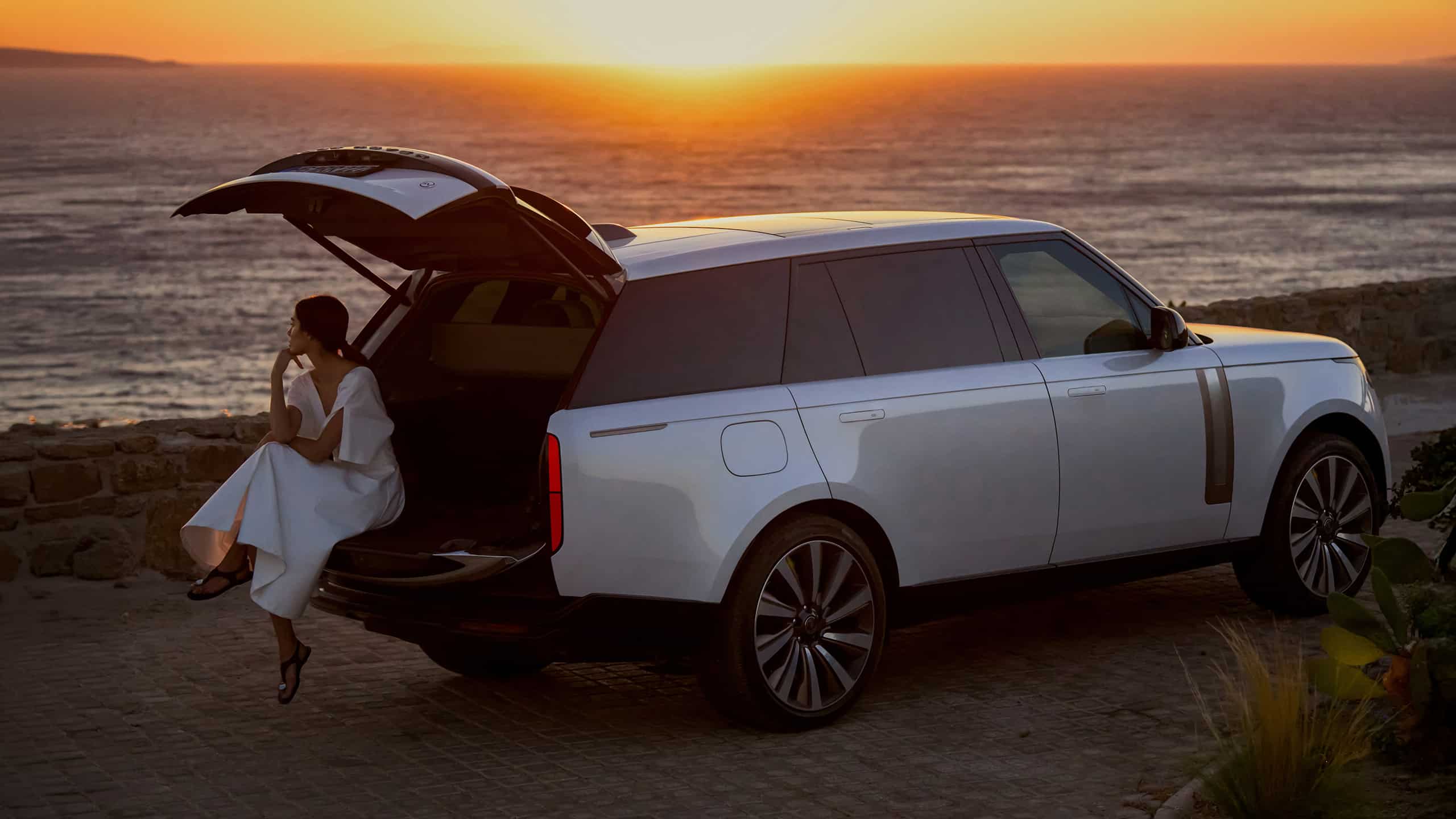 Lend Rouvar Range Rover House | Unique Luxury Events Around The World